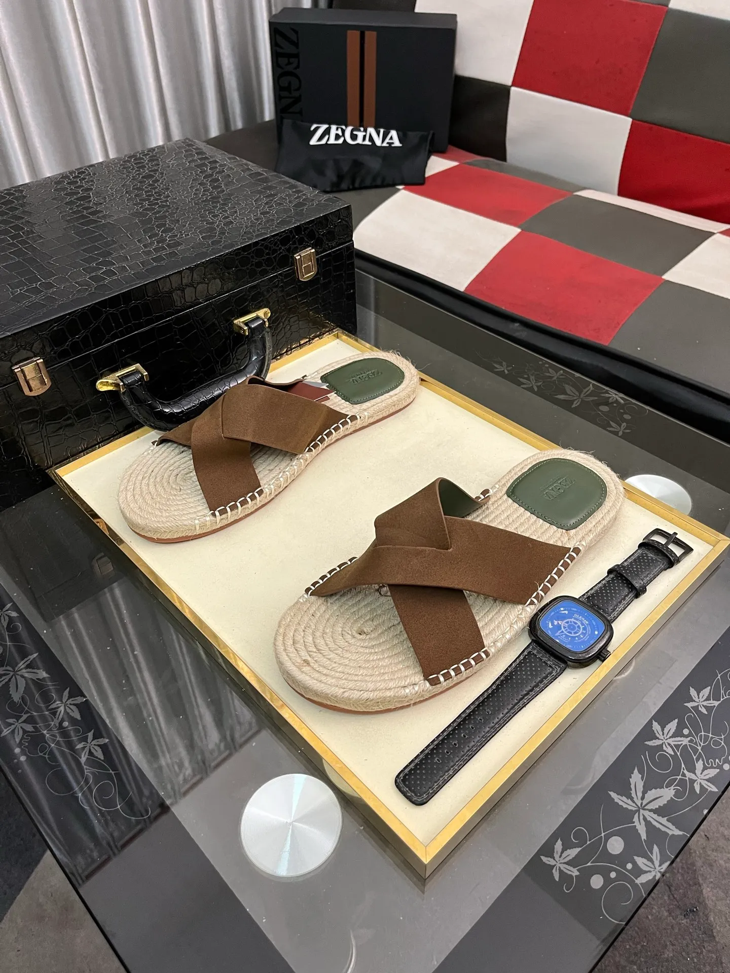 Men's shoes 💰320⌚️⌚️《HERMES》Hermès 💁♂️Men's casual slippers, compare the quality at the counter🧚🏿♂️ The upper layer has a stone pattern with clear texture, showing high-end, high-end, comfortable to wear and versatile. Purely hand-pulled, raw rubber breathable outsole, breathable and comfortable lambskin lining, 100% comfortable density, original rubber outsole wear-resistant code number 38-44. Can be customized 45-46-47
